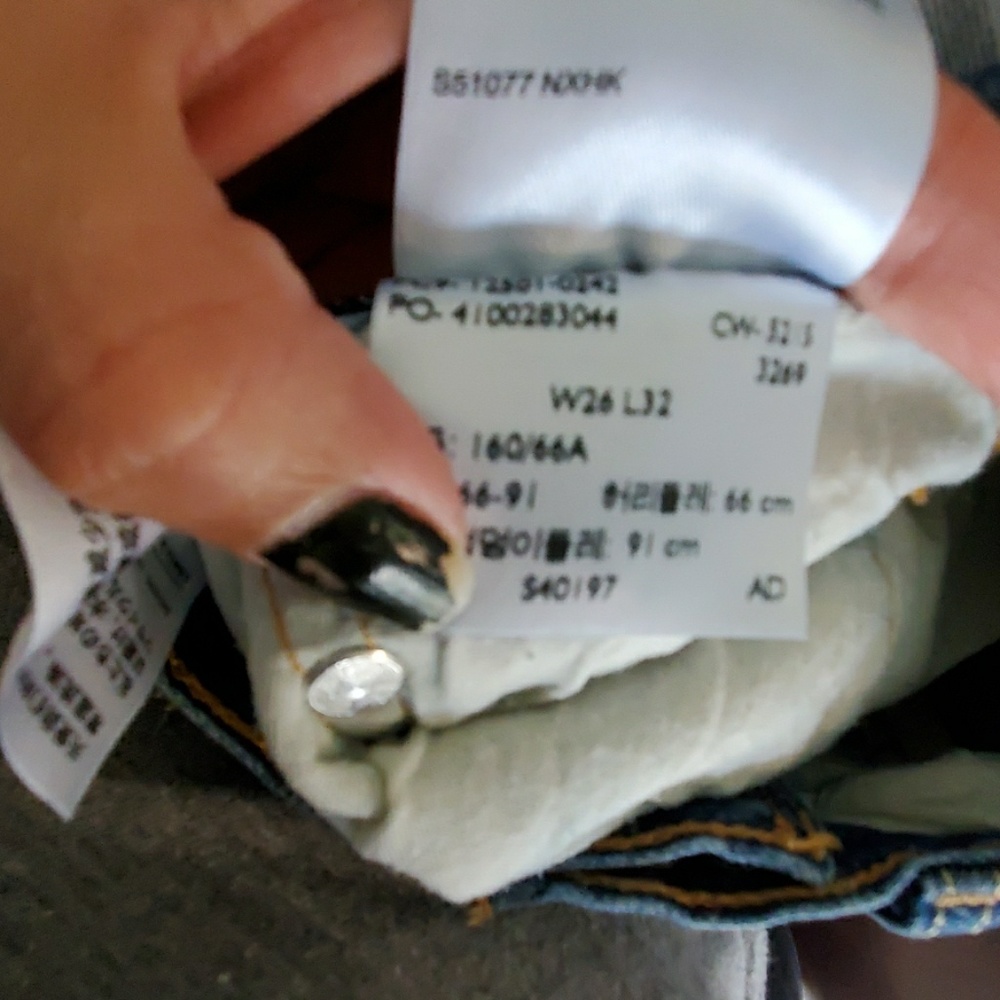 Levi's - Picture 2 of 4